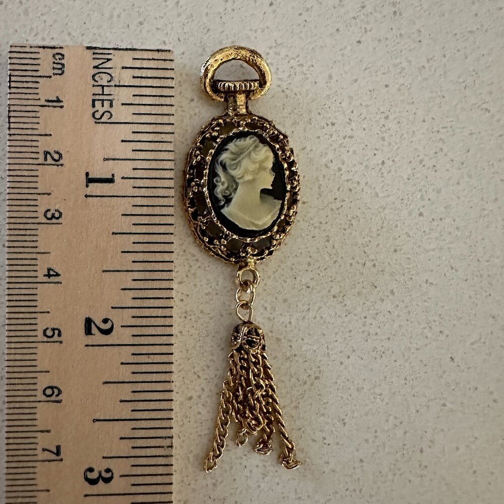 Cameo Pendant Goldtone with Tassles Vintage Carved Shell - Picture 8 of 11